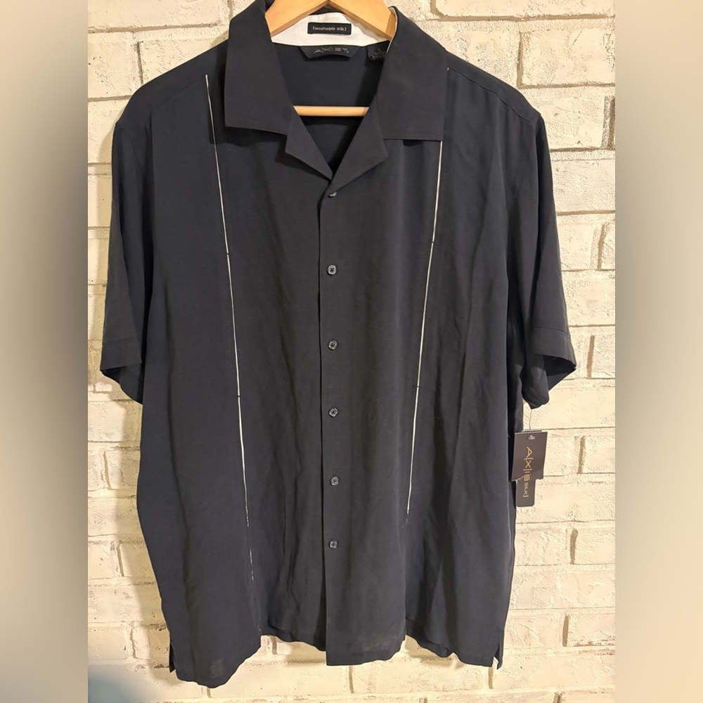 A[X]IST size L [washable silk] short sleeve button down shirt white detailing.
